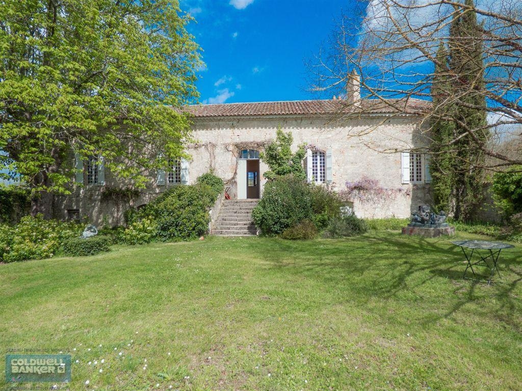 Ferme fortifiée de 240 m² sur une propriété de 30 ha à vendre proche de Villereau