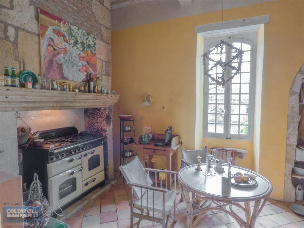 Ferme fortifiée de 240 m² sur une propriété de 30 ha à vendre proche de Villereau