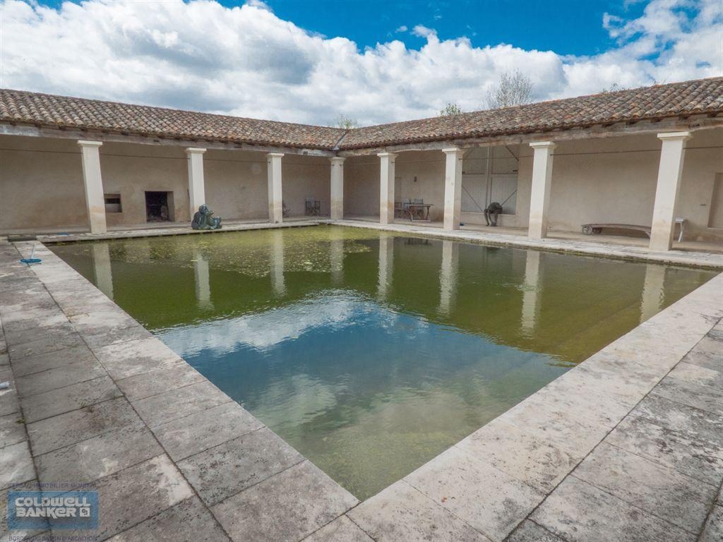 Ferme fortifiée de 240 m² sur une propriété de 30 ha à vendre proche de Villereau