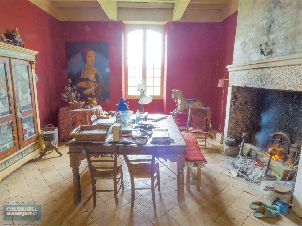 Ferme fortifiée de 240 m² sur une propriété de 30 ha à vendre proche de Villereau