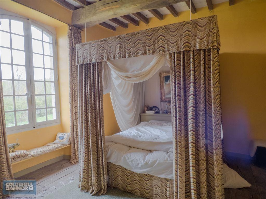 Ferme fortifiée de 240 m² sur une propriété de 30 ha à vendre proche de Villereau