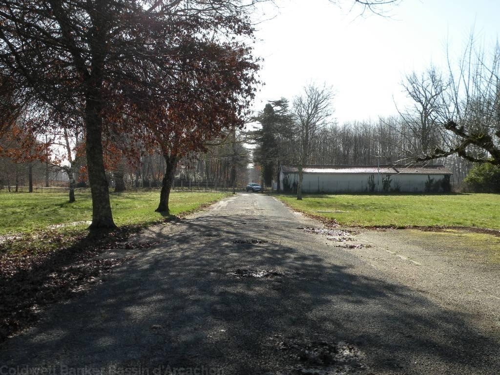 Château XIXe siècle à vendre proche Bordeaux HOSTENS