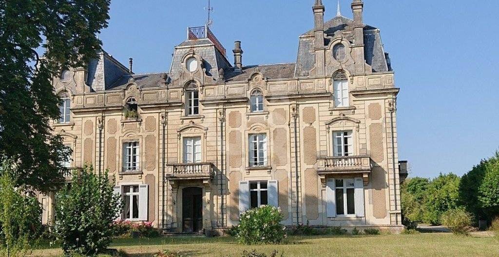 Beau château XIXe siècle à vendre à 1 heure de BORDEAUX