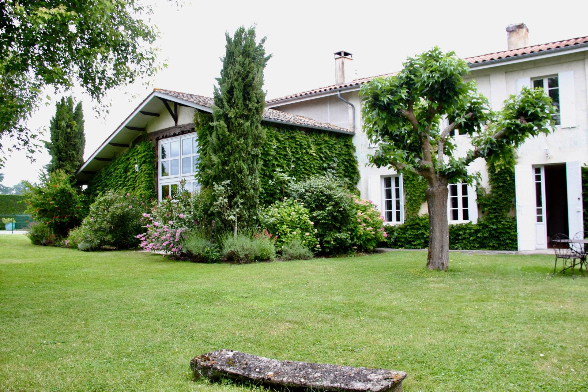 Jolie maison girondine avec piscine a vendre PROCHE BORDEAUX