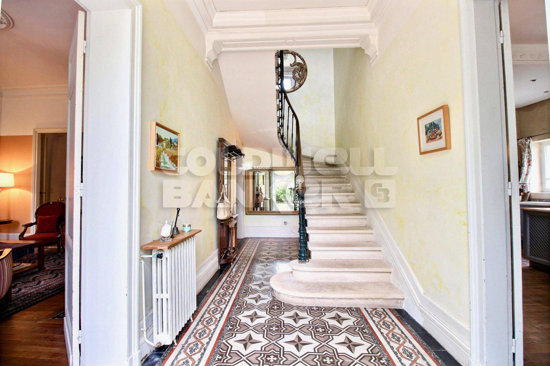 Buy Girondine House with pool & tennis court