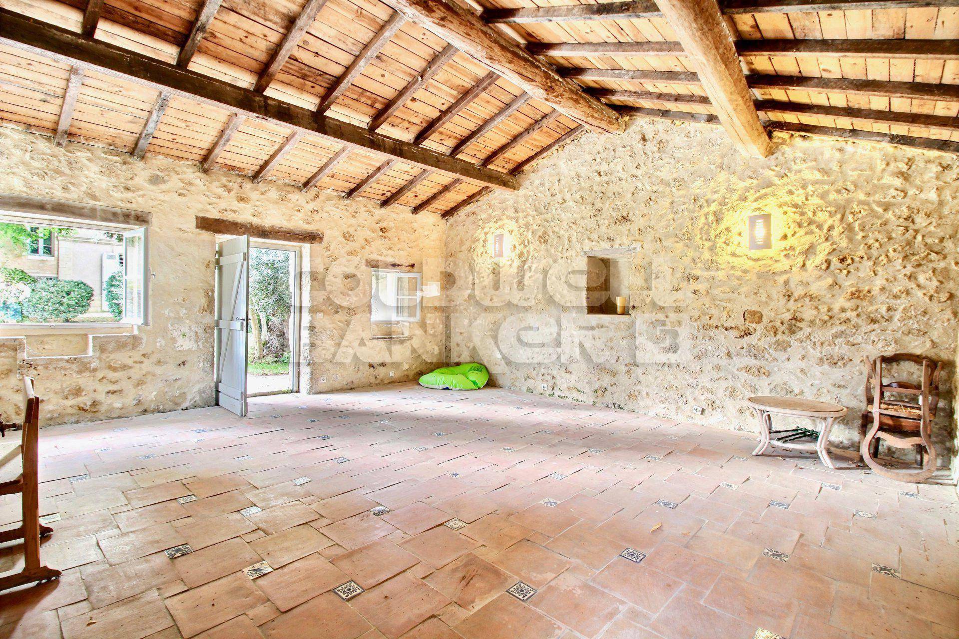 Recherche magnifique propriété avec piscine et grand terrain proche Bordeaux ILLATS