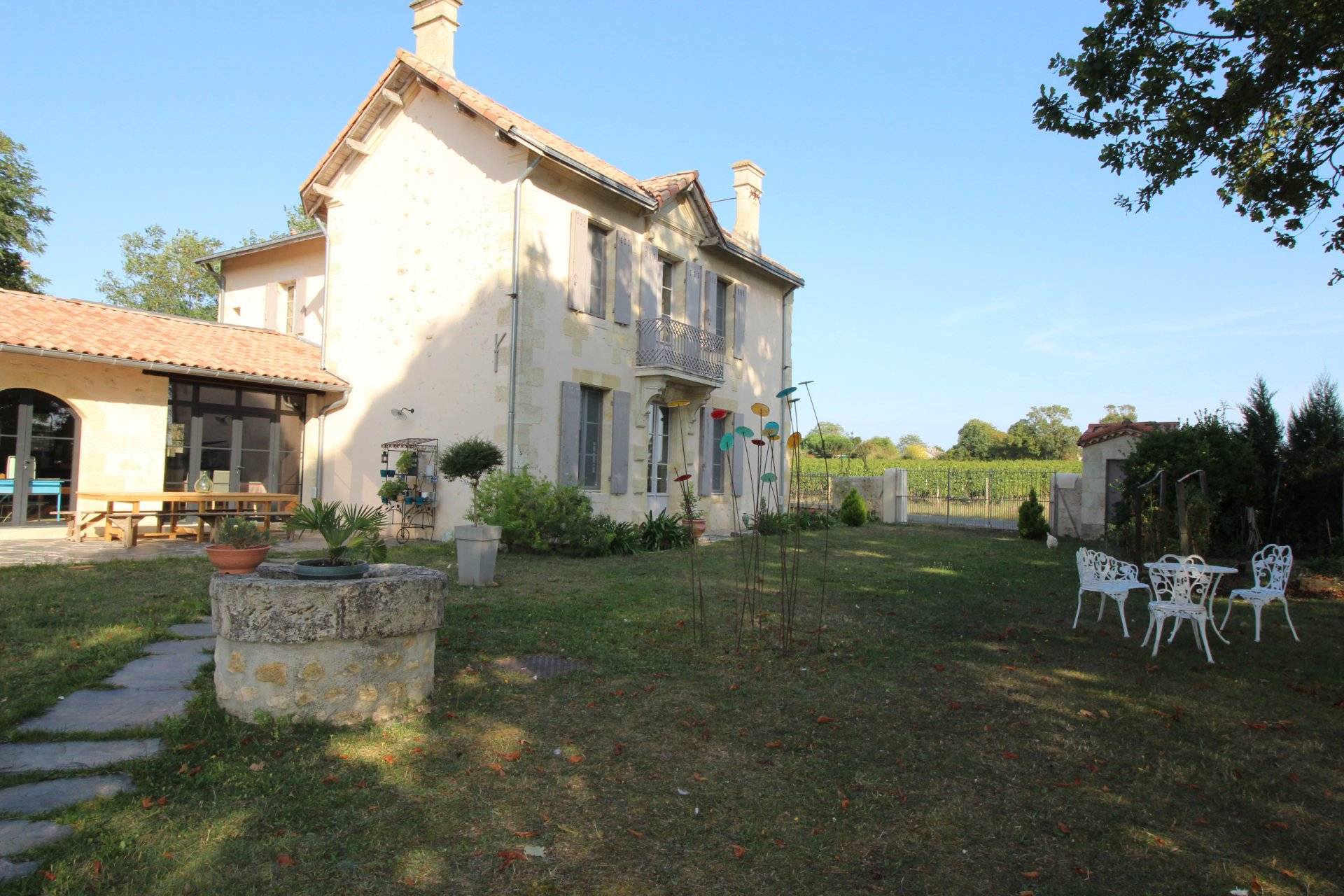 Vente château propriété avec dépendances au coeur du vignoble du MEDOC