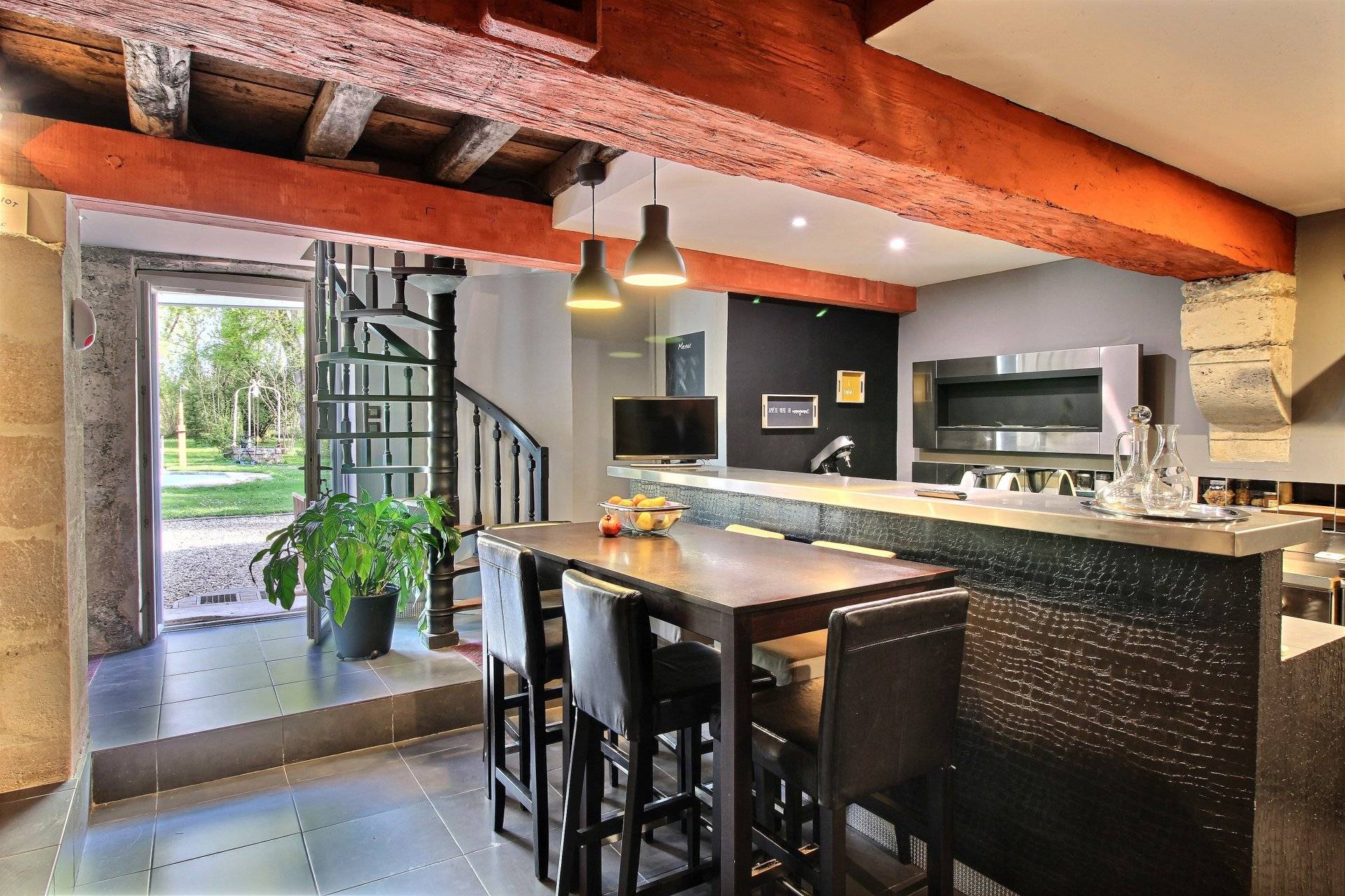 Sublime chartreuse rénovée à vendre à 25 MINUTES DE BORDEAUX