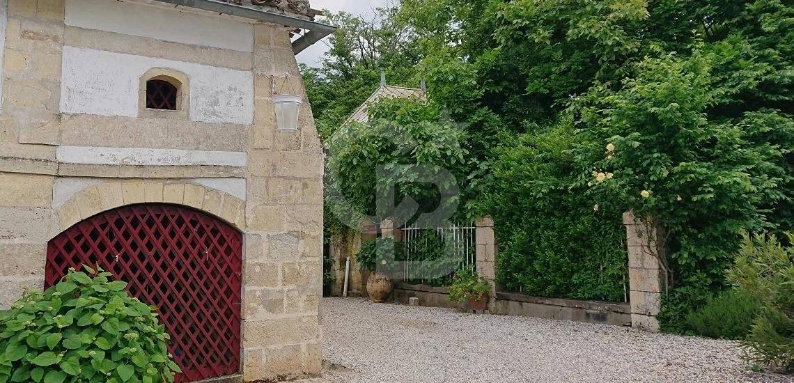 recherche Magnifique château néo classique avec vignoble à LOUPIAC GIRONDE à vendre