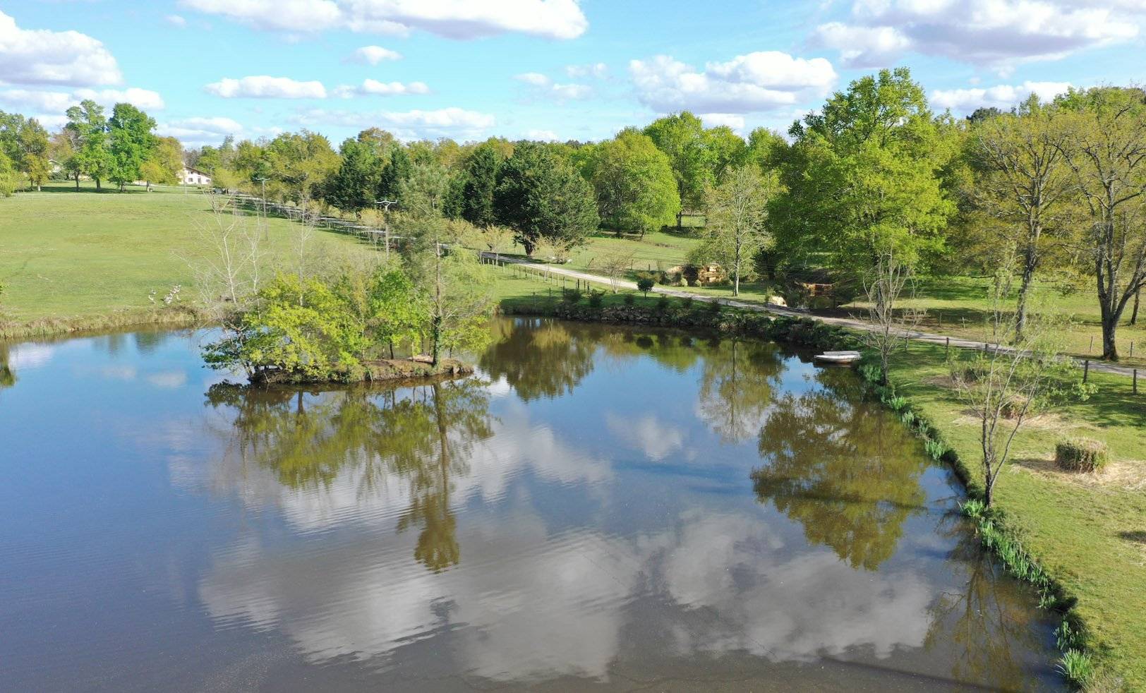 Magnifique propriété familiale au coeur de la forêt proche LA BREDE