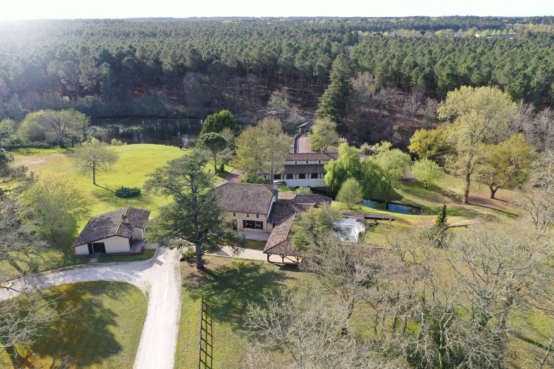 Sublime propriété familiale avec lac et moulin à 40 minutes de Bordeaux