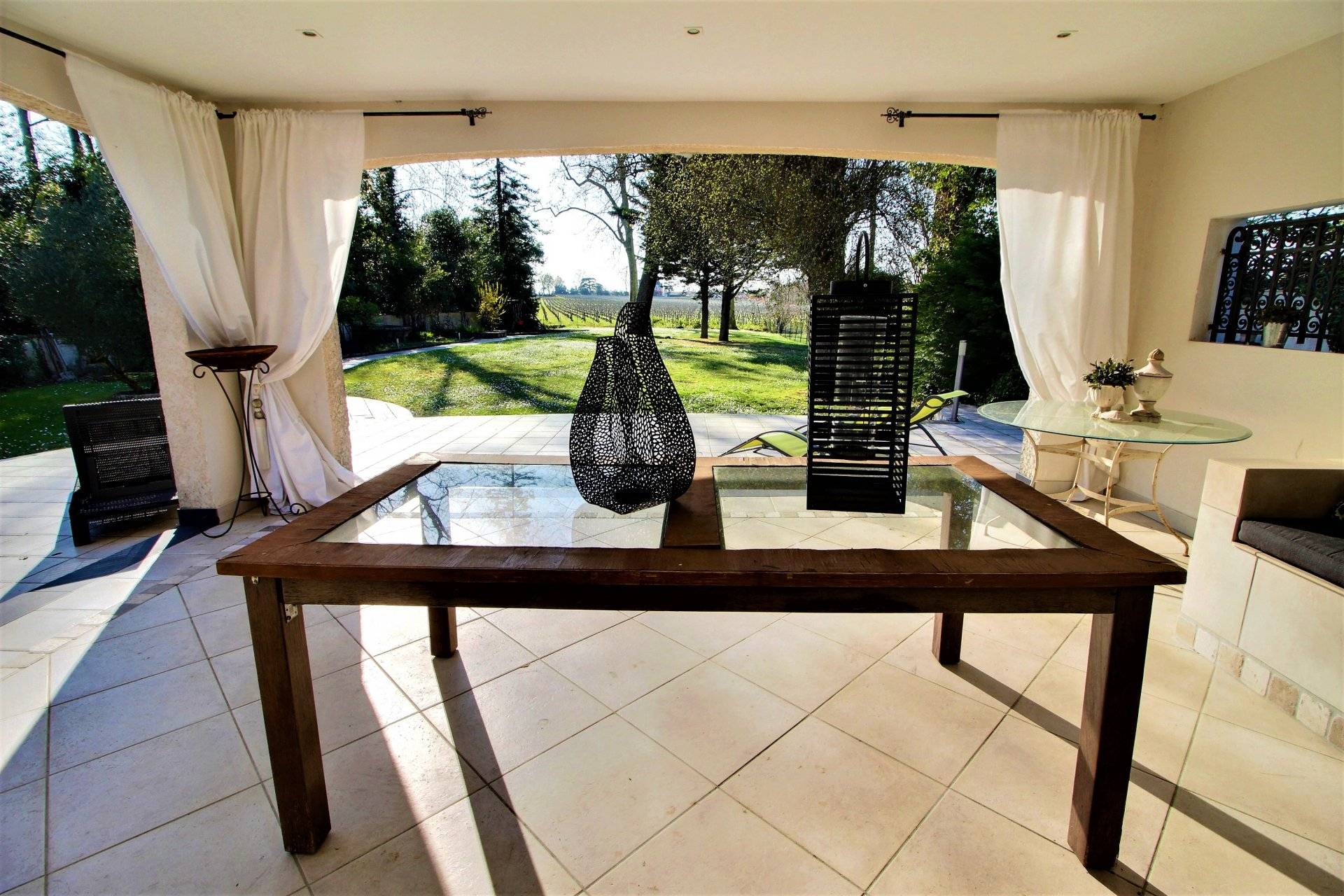 Magnifique maison de prestige à vendre sur les vignes du Château Pape Clément PESSAC