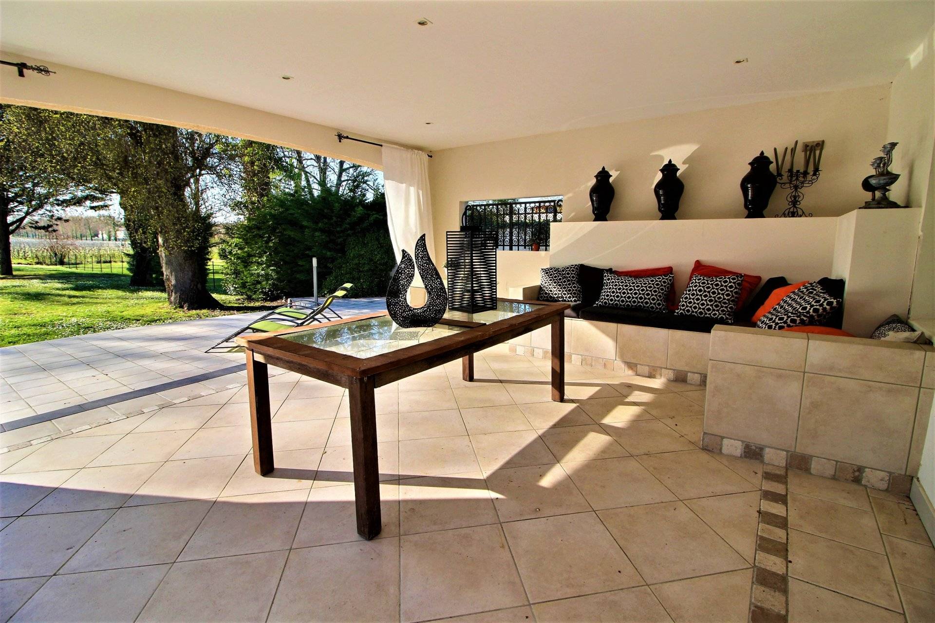 Achat magnifique maison de prestige sur les vignes du Château Pape Clément près de Bordeaux PESSAC