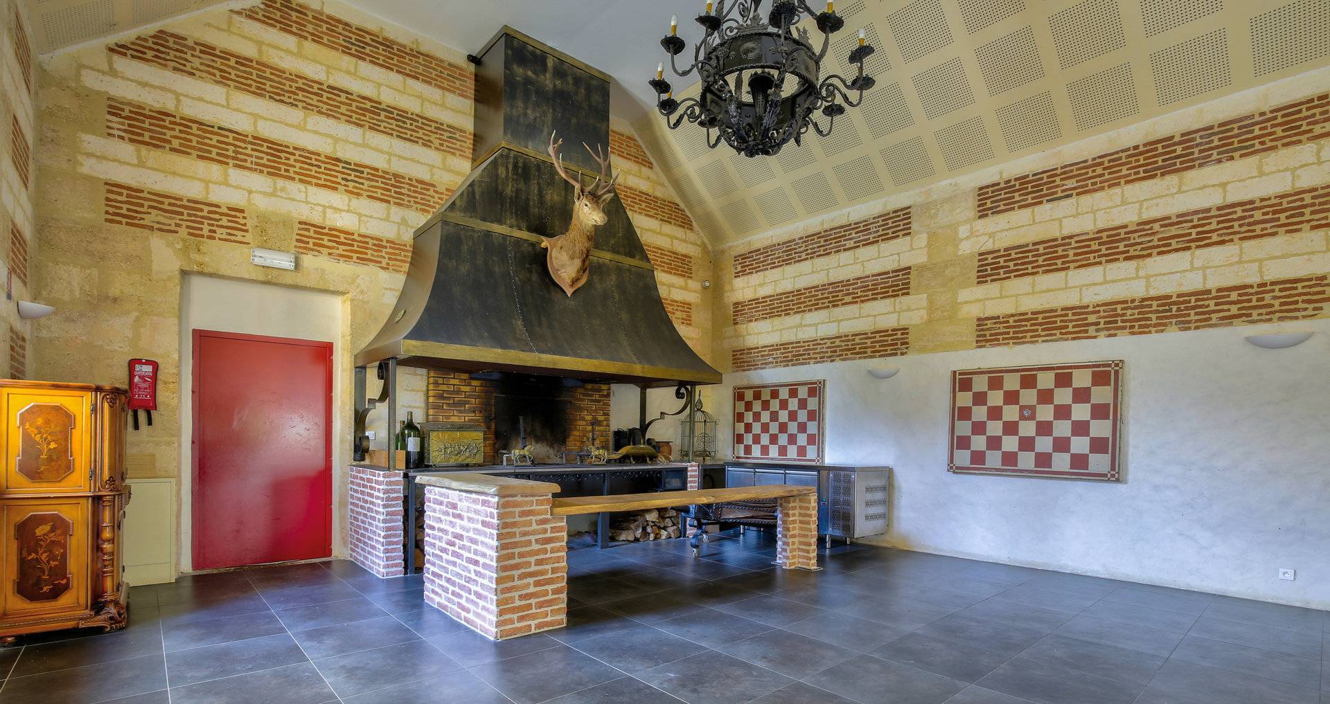 Château et parc de 150 hectares à vendre à 25 minutes de Bordeaux