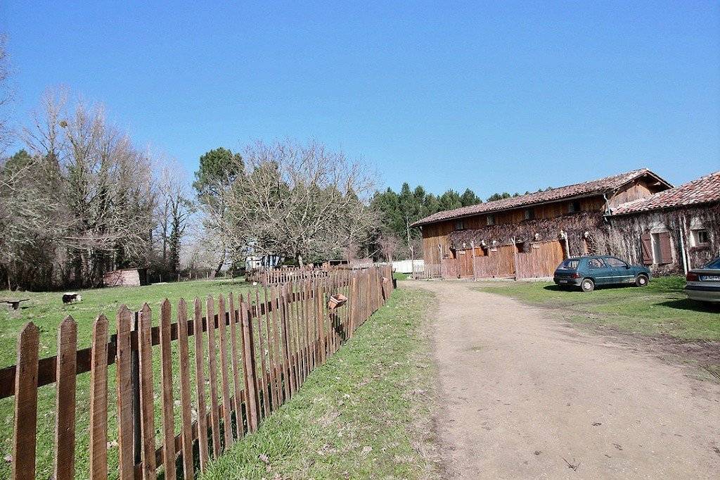 Recherche propriété de charme avec 4 gîtes PROCHE BAZAS