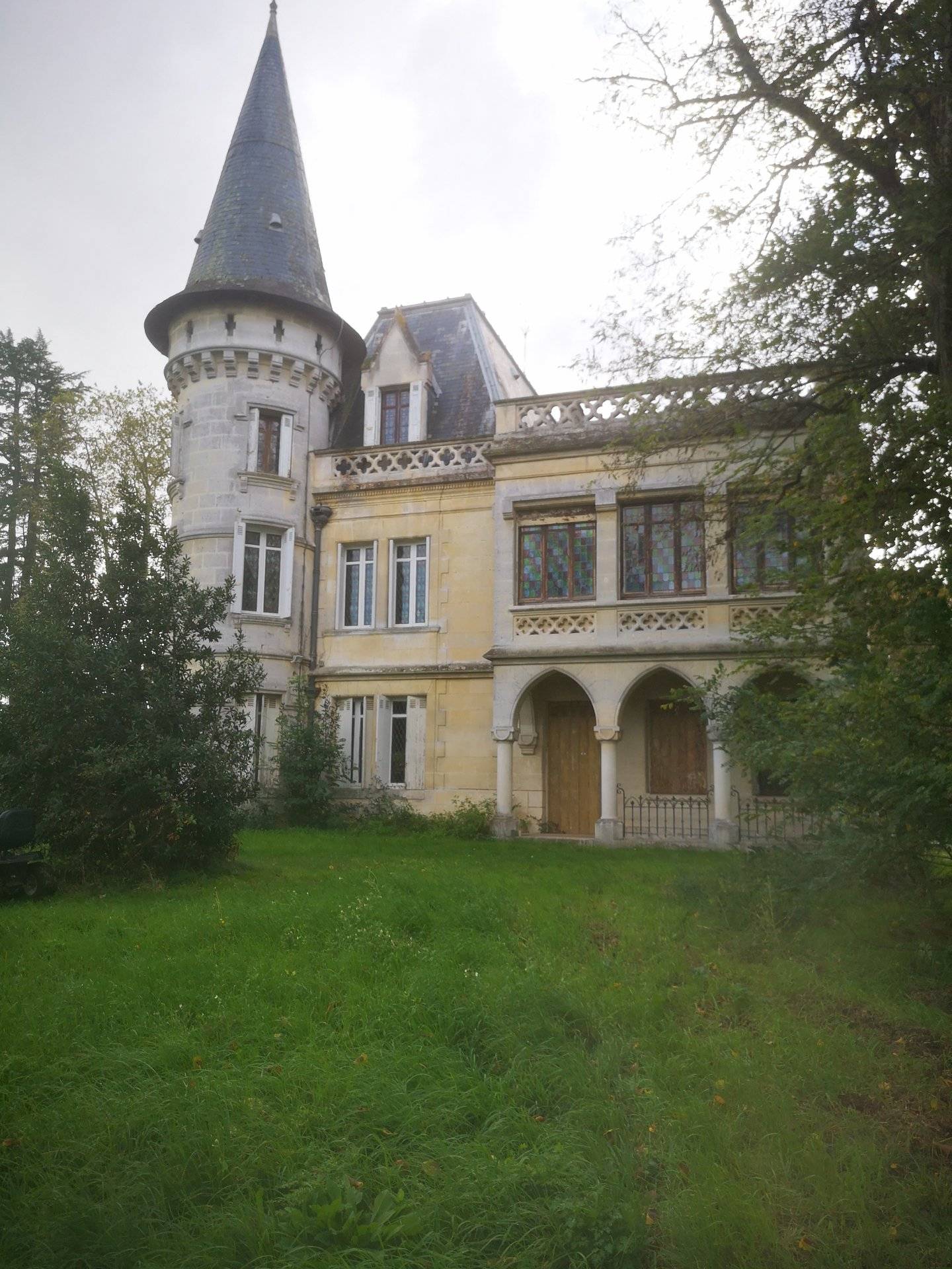 Château de style renaissance à vendre PRÈS DE BORDEAUX
