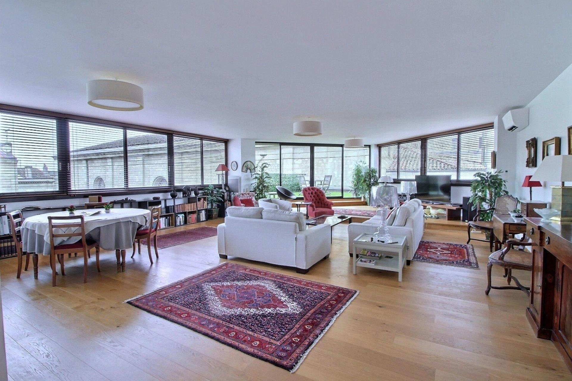 Appartement d'exception ascenseur parking terrasse - Bordeaux