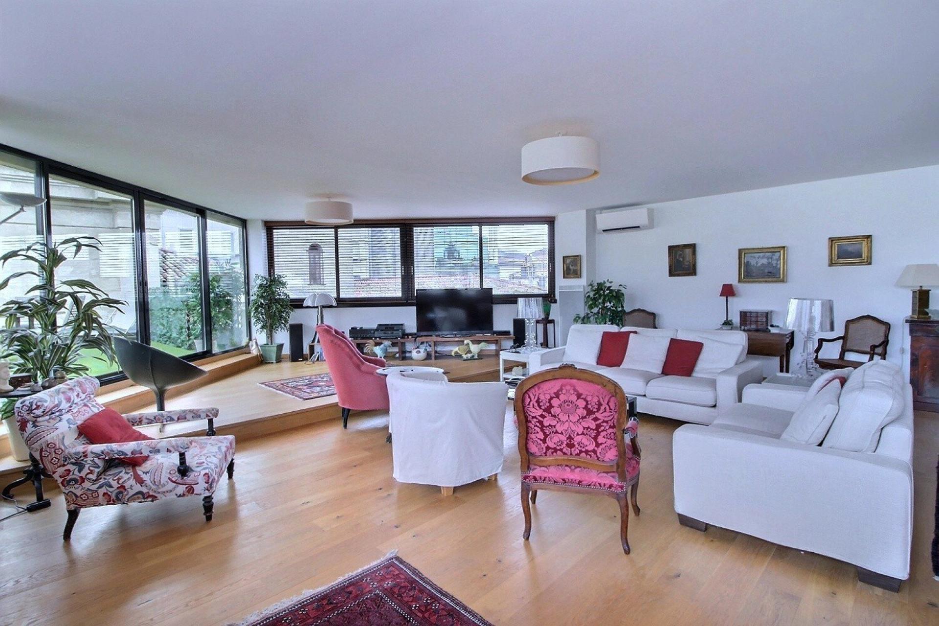 Appartement d'exception ascenseur parking terrasse - Bordeaux