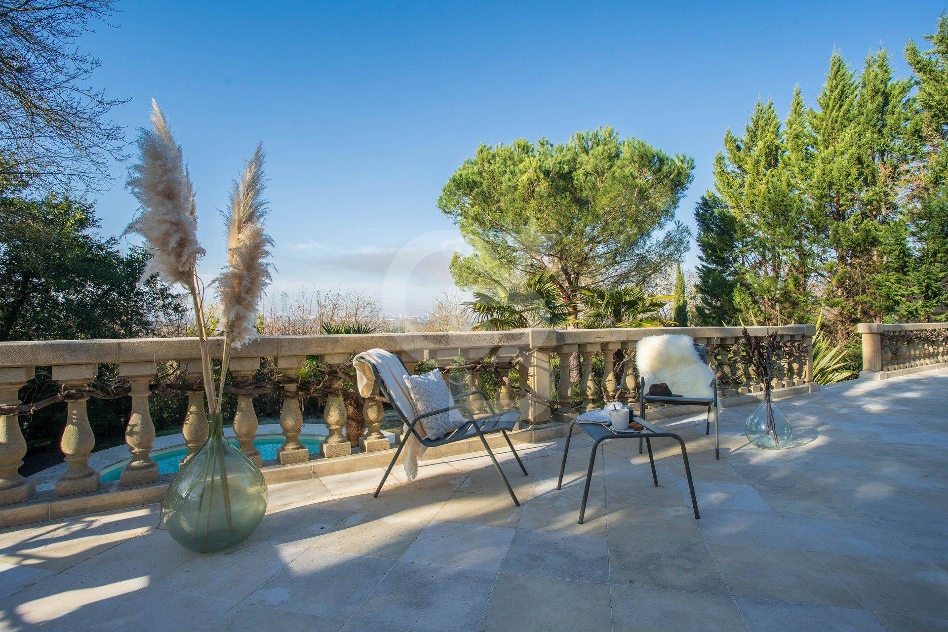 Vente d'une Élégante maison familiale avec piscine et garage à BOULIAC