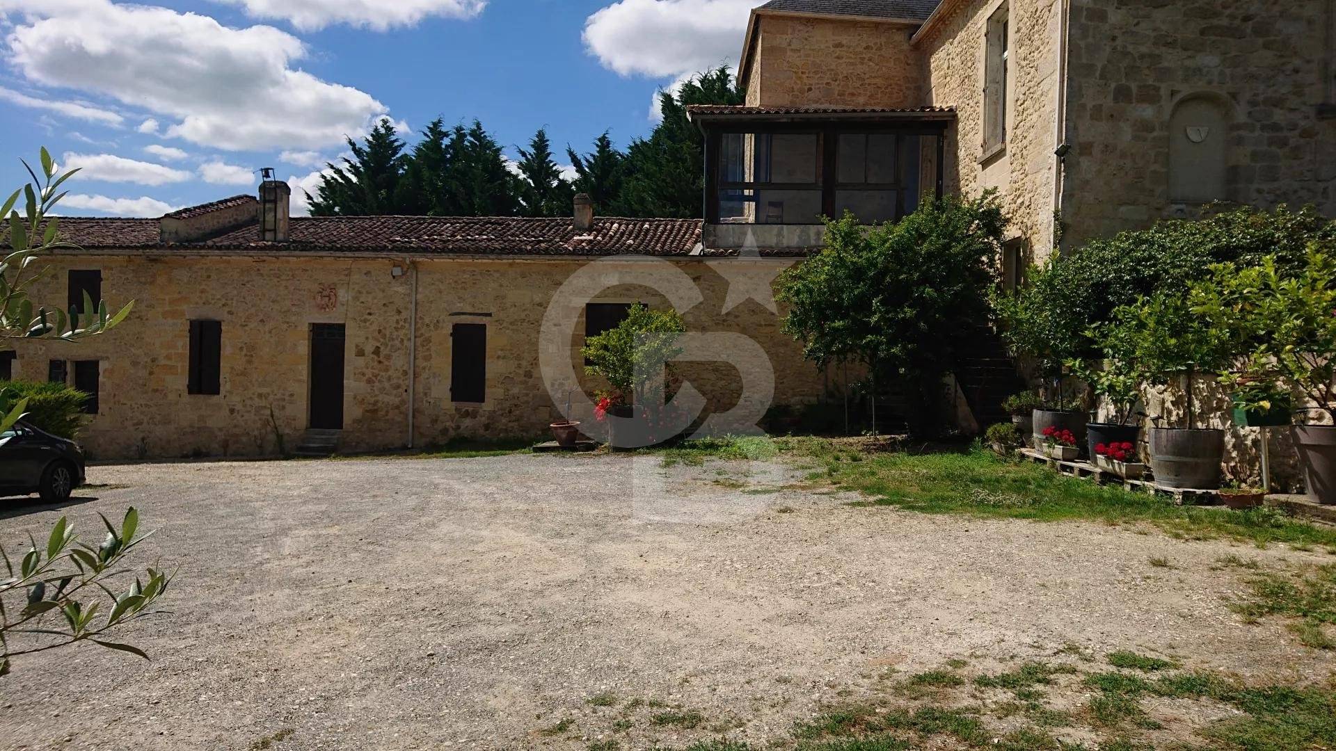 j'aimerai Château du 17ème siècle Entre-deux-Mers À 45 MINUTES DE BORDEAUX