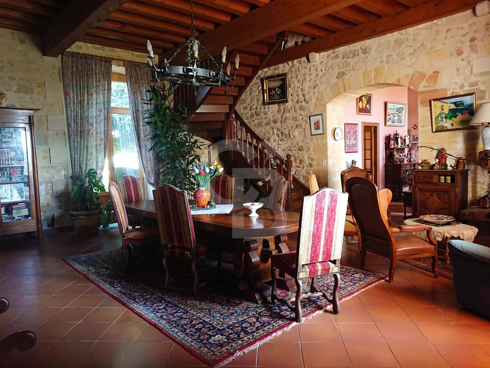 recherche Château du 17ème siècle Entre-deux-Mers À 45 MINUTES DE BORDEAUX à vendre