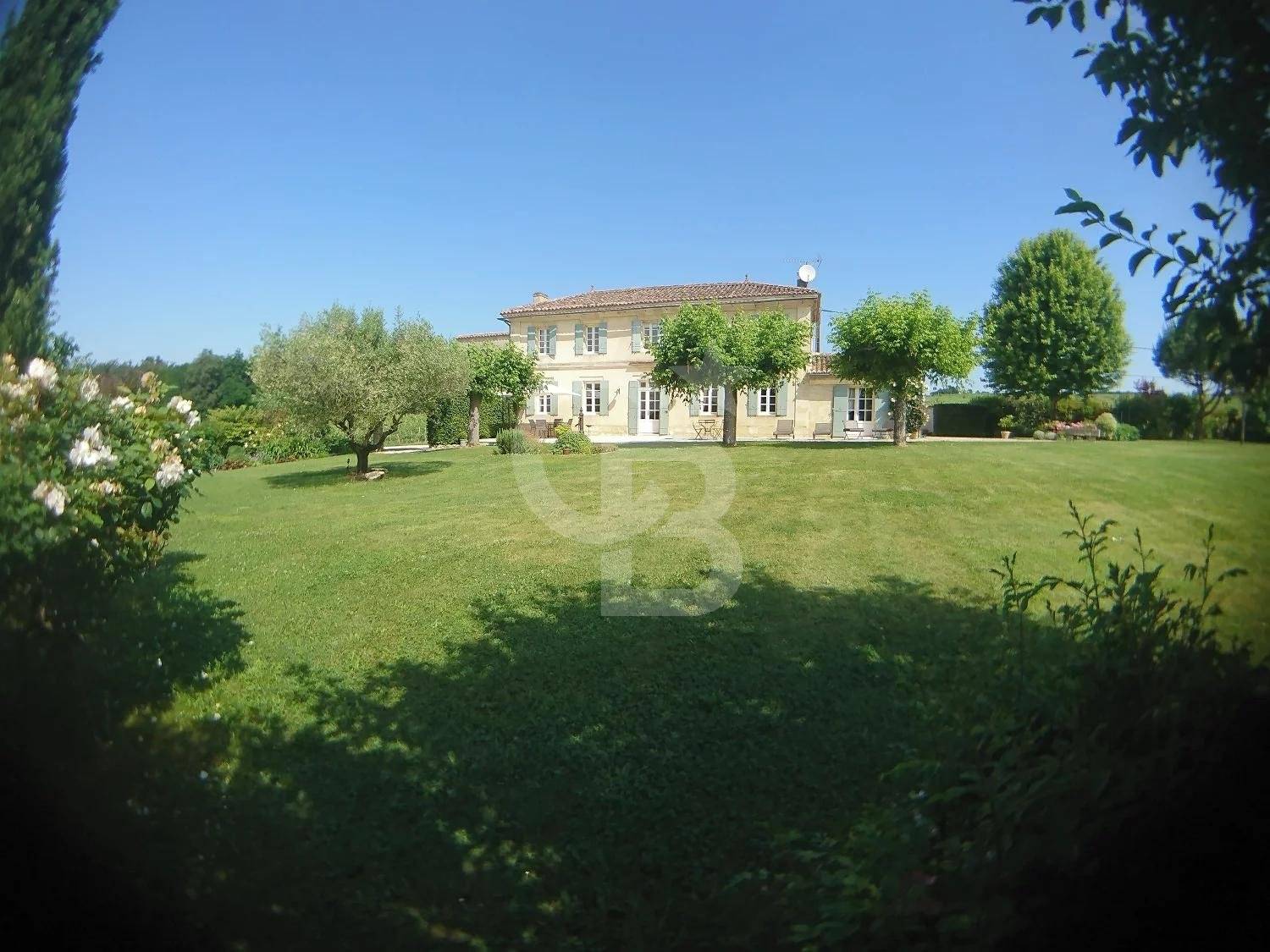 To have Girondine house in peaceful location