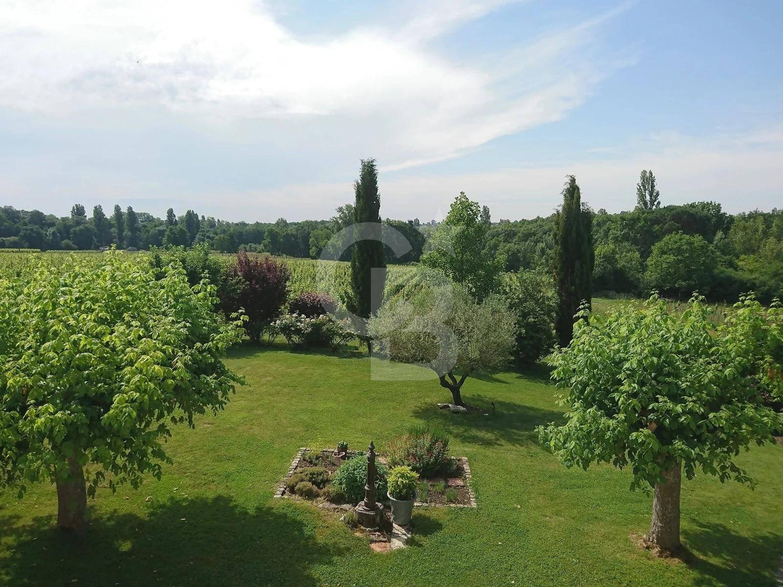 Buy Girondine house in peaceful location