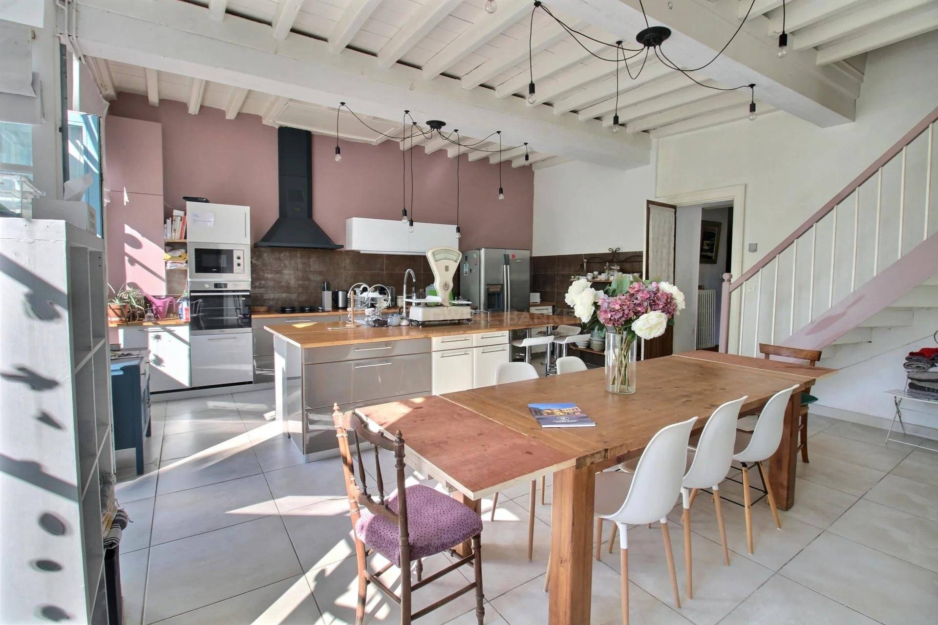 Demeure girondine avec dépendances et piscine - près de Loupiac