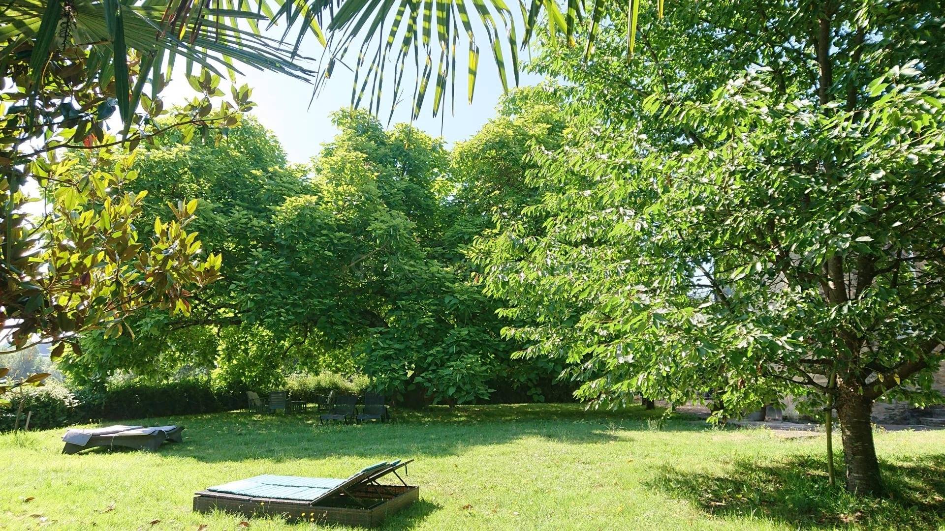 Demeure girondine avec dépendances et piscine - près de Loupiac