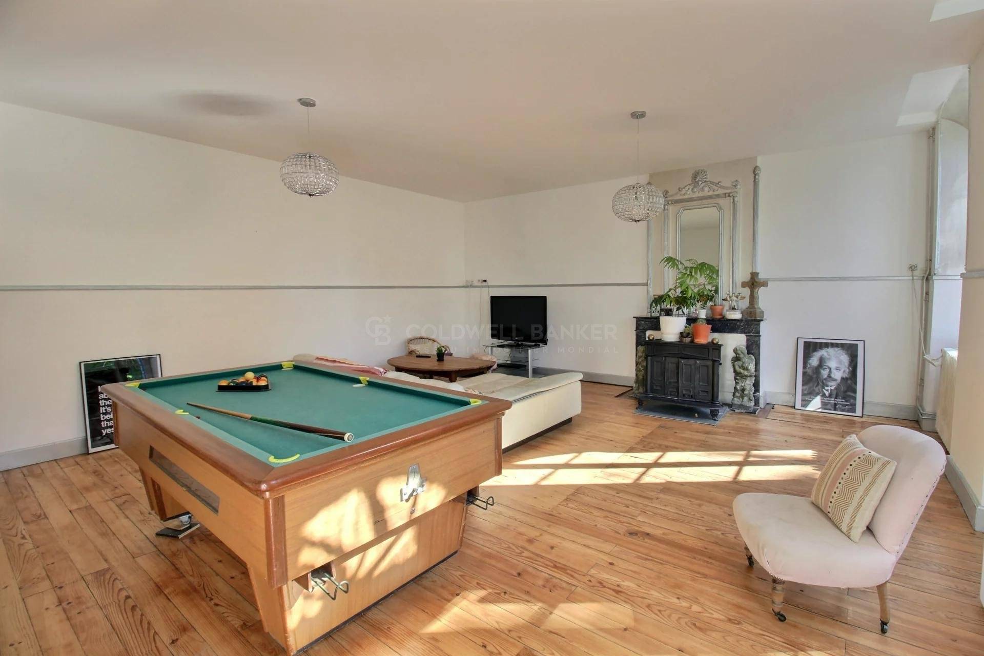 Demeure girondine avec dépendances et piscine - près de Loupiac