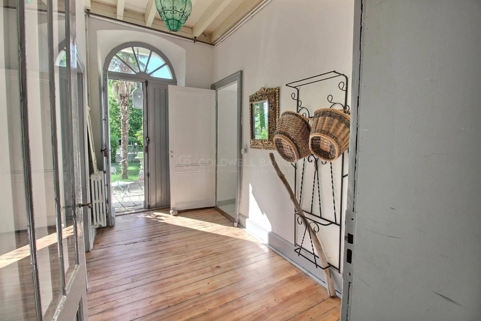 recherche Charmante demeure girondine avec dépendances et piscine - BARSAC