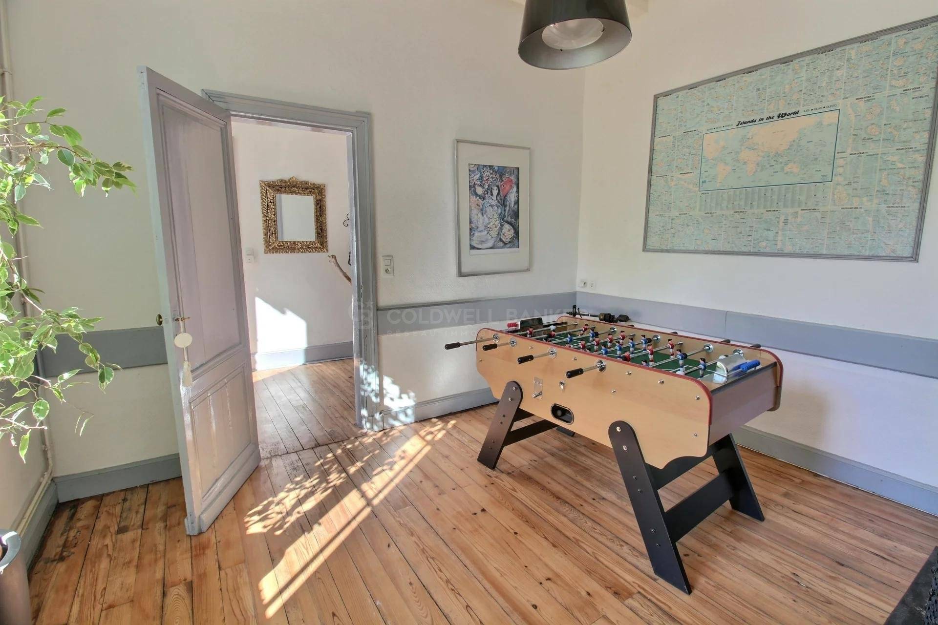 Demeure girondine avec dépendances et piscine - près de Loupiac