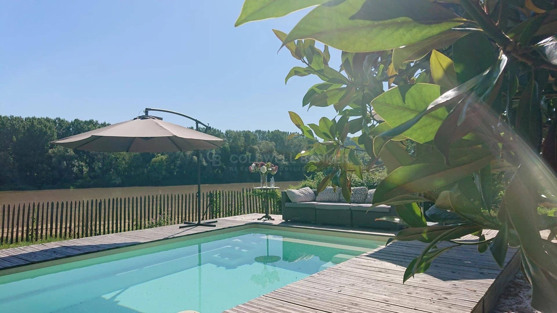 Demeure girondine avec dépendances et piscine - près de Loupiac