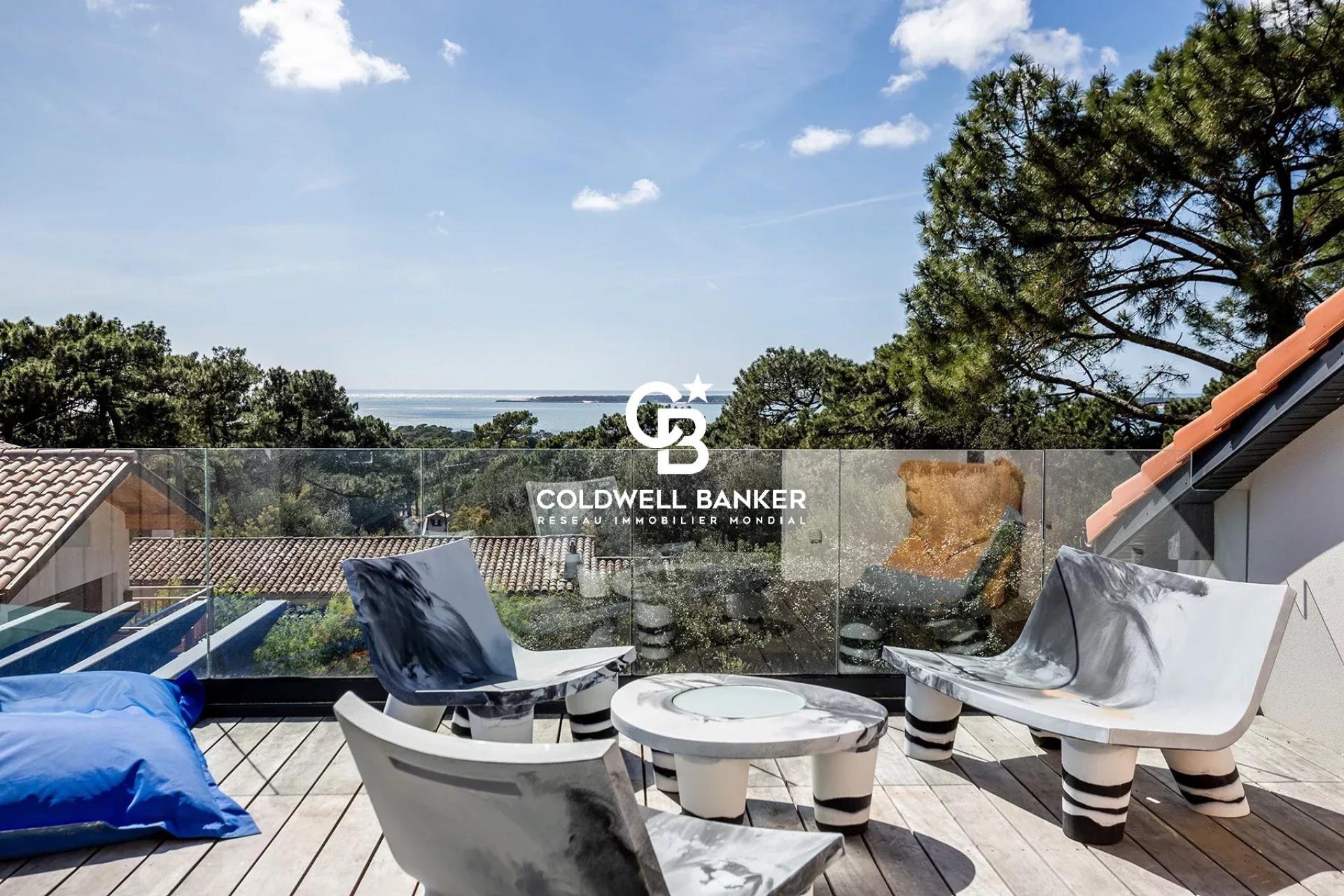 Vue bassin et prestations d’exception à deux pas du Moulleau – villa familiale avec piscine, ascenseur et 9 chambres