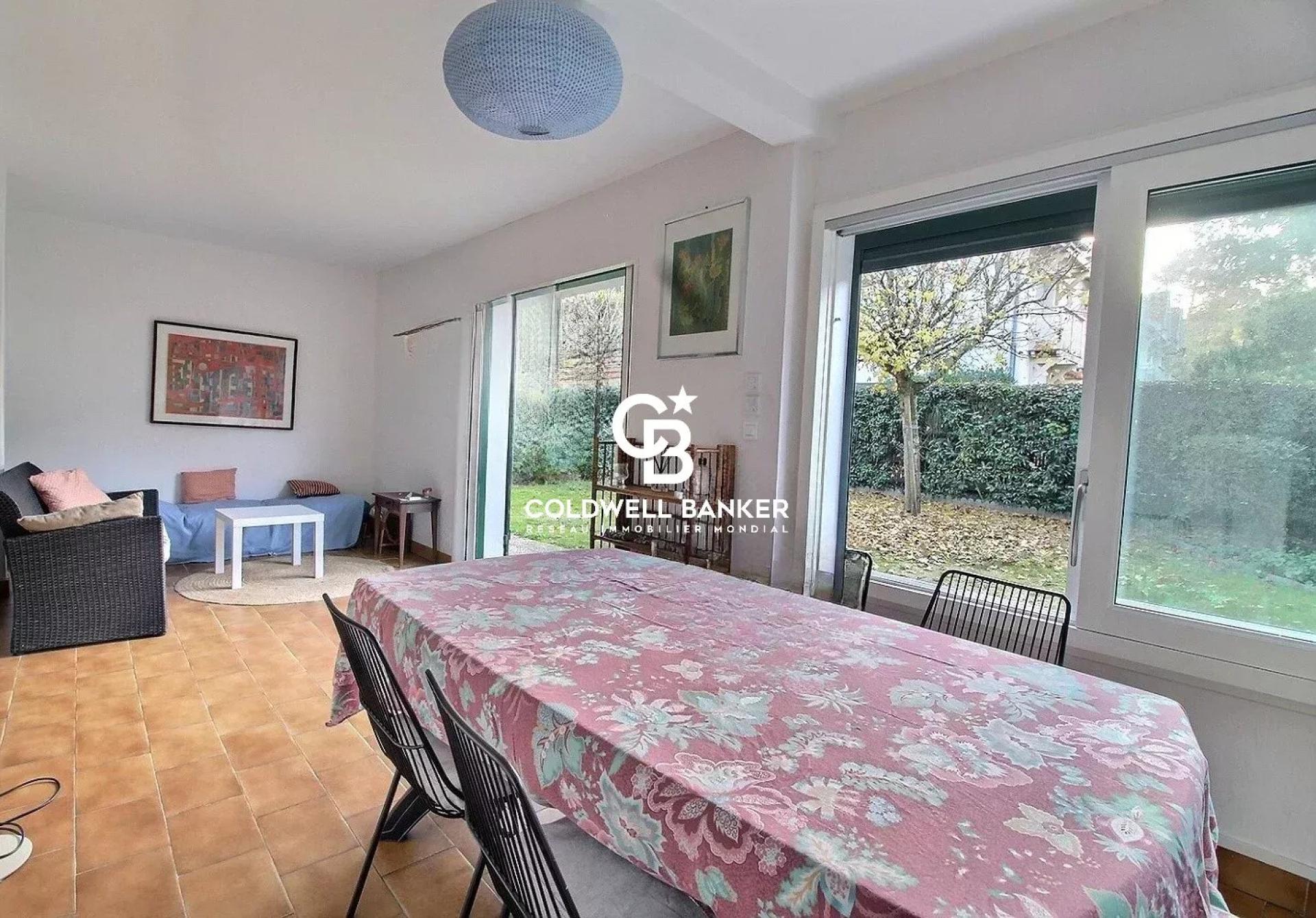 Propriété familiale d’exception en seconde ligne à Pereire