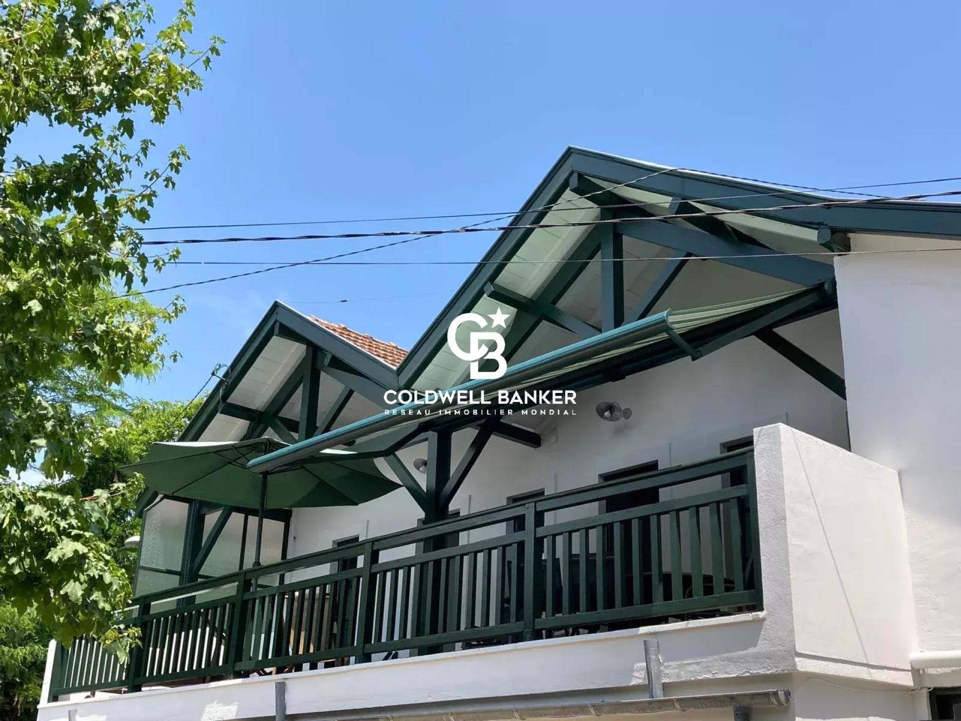 Propriété familiale d’exception en seconde ligne à Pereire