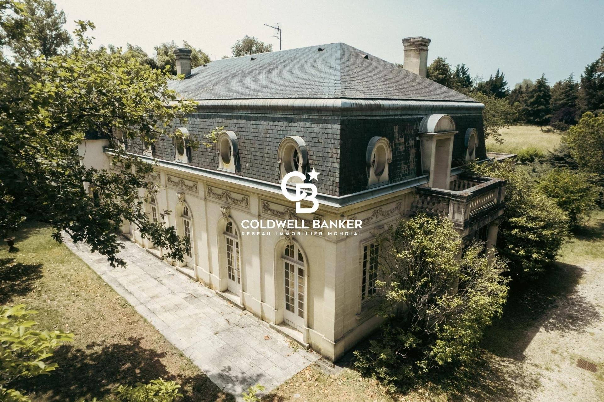 Chartreuse du XIXème siècle avec dépendances et parc 1,4 hectares - Mérignac