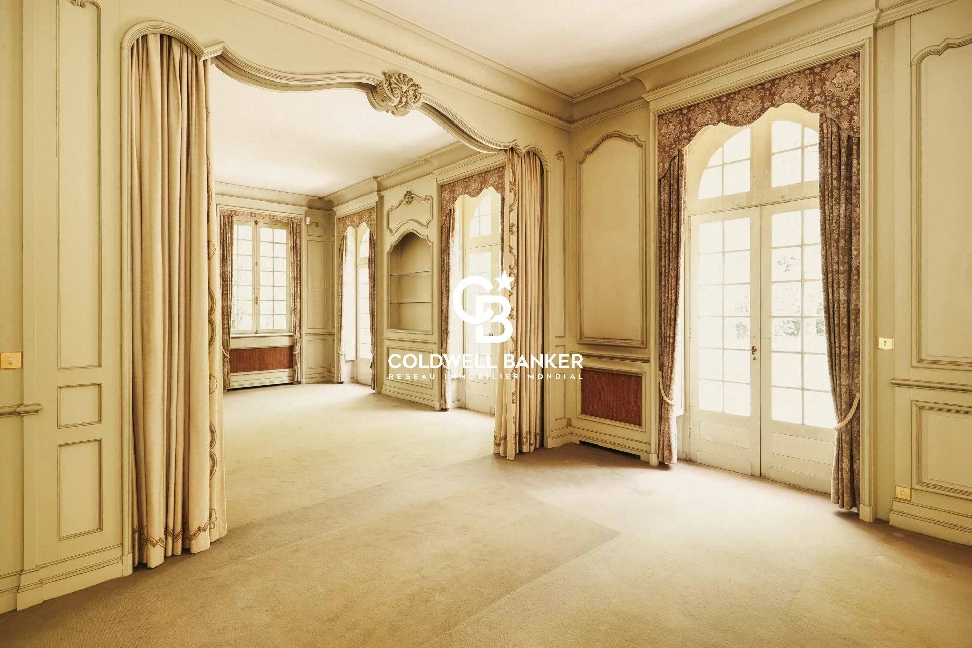 Chartreuse du XIXème siècle avec dépendances et parc 1,4 hectares - Mérignac