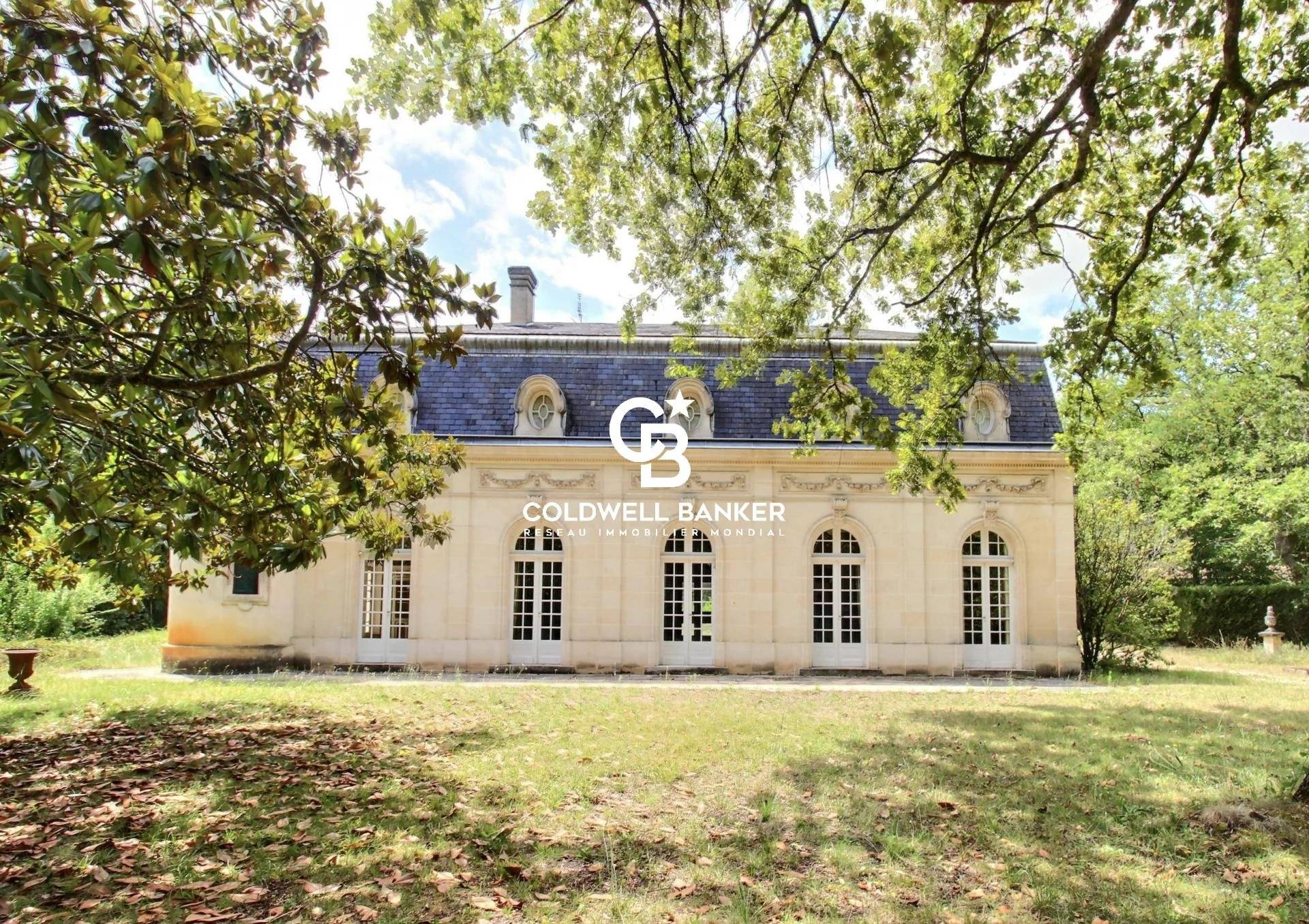 Chartreuse du XIXème siècle avec dépendances et parc 1,4 hectares - Mérignac