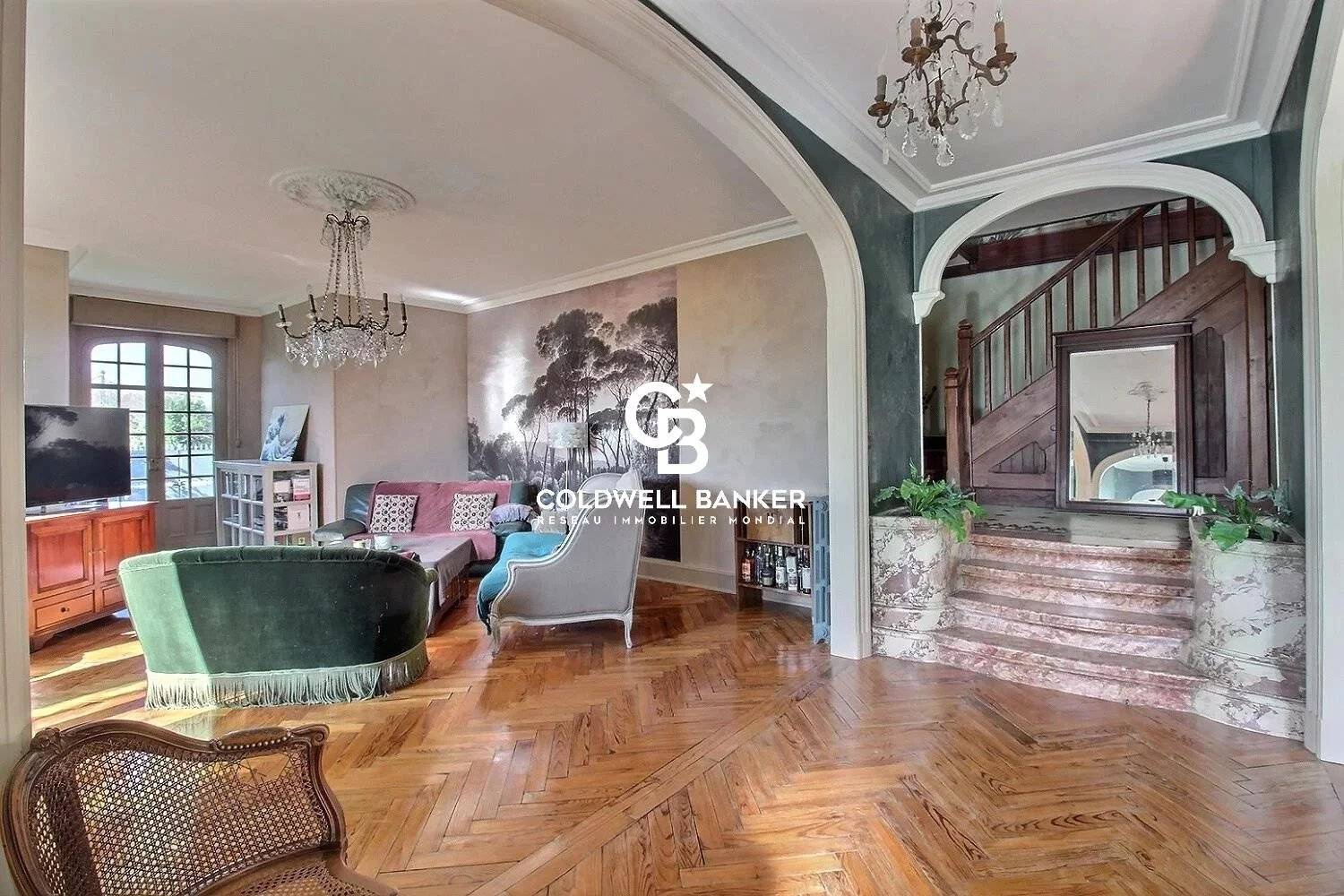 Château d'époque post Napoléon III à vendre à Latresne en Gironde