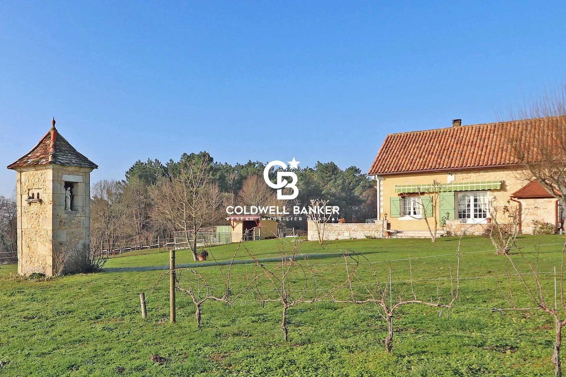 Maison de campagne au bord d'un étang à vendre proche Bergerac