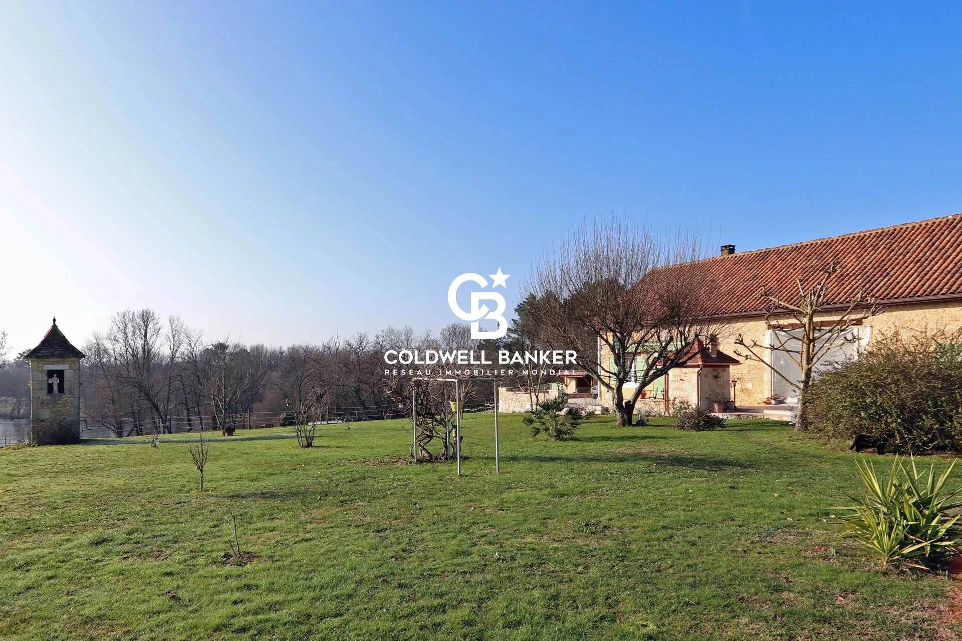 Maison de campagne au bord d'un étang à vendre proche Bergerac