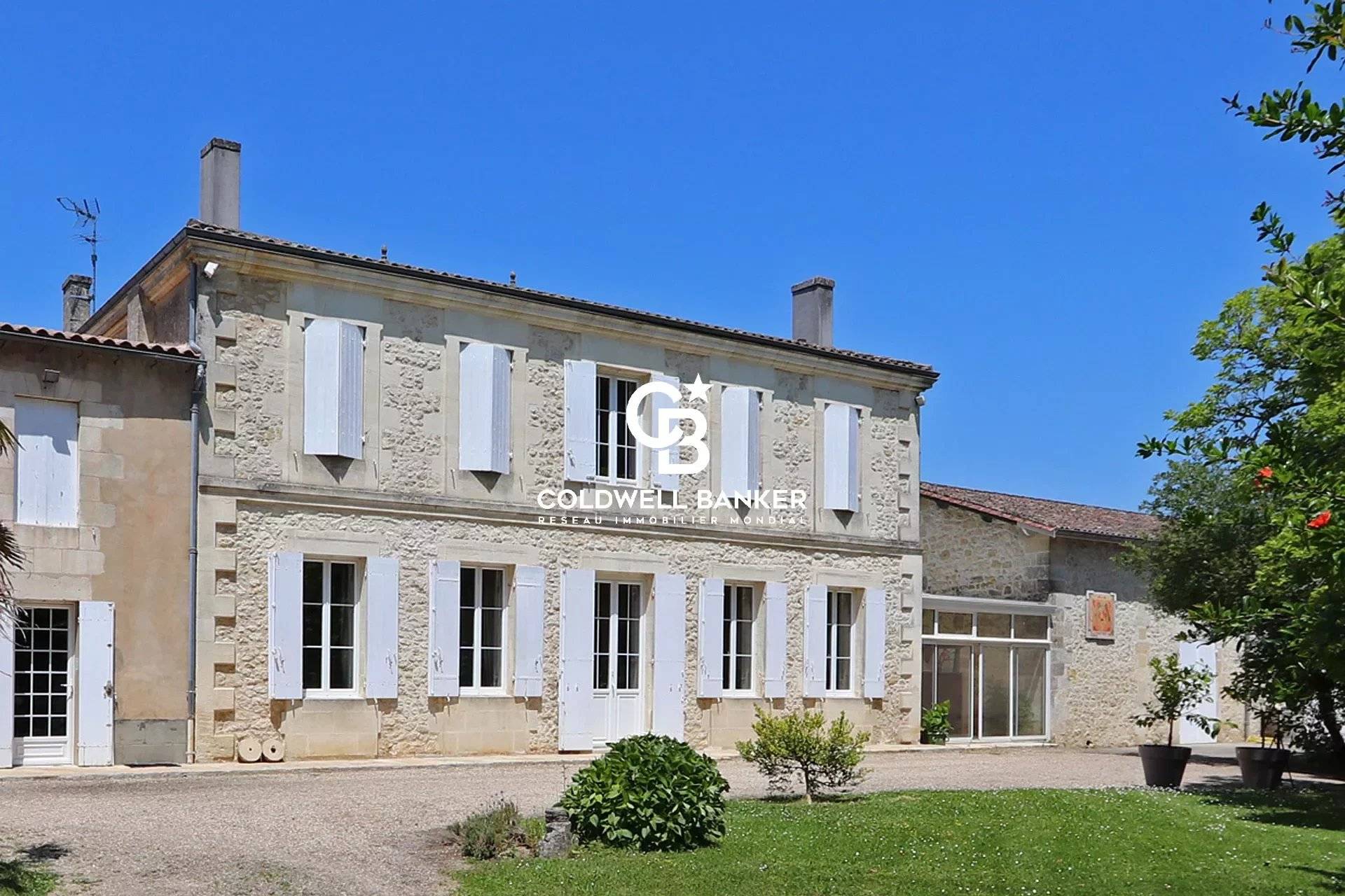 Propriété viticole avec maison de maître à vendre dans le bordelais