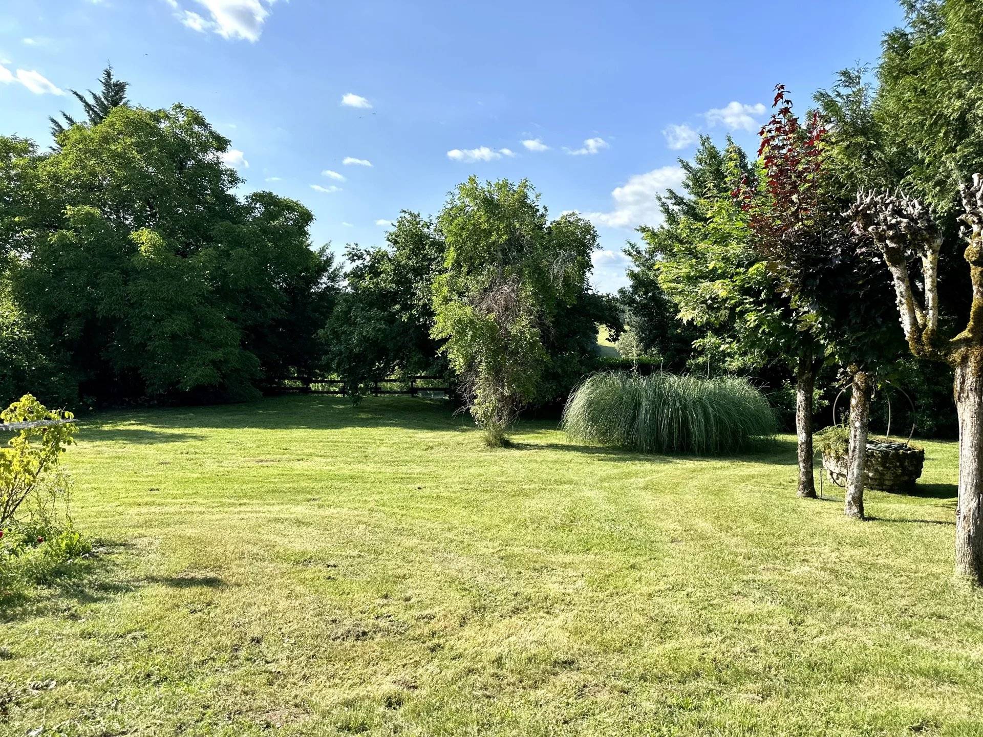 Maison en pierre avec vue sur la campagne - Proche Bergerac
