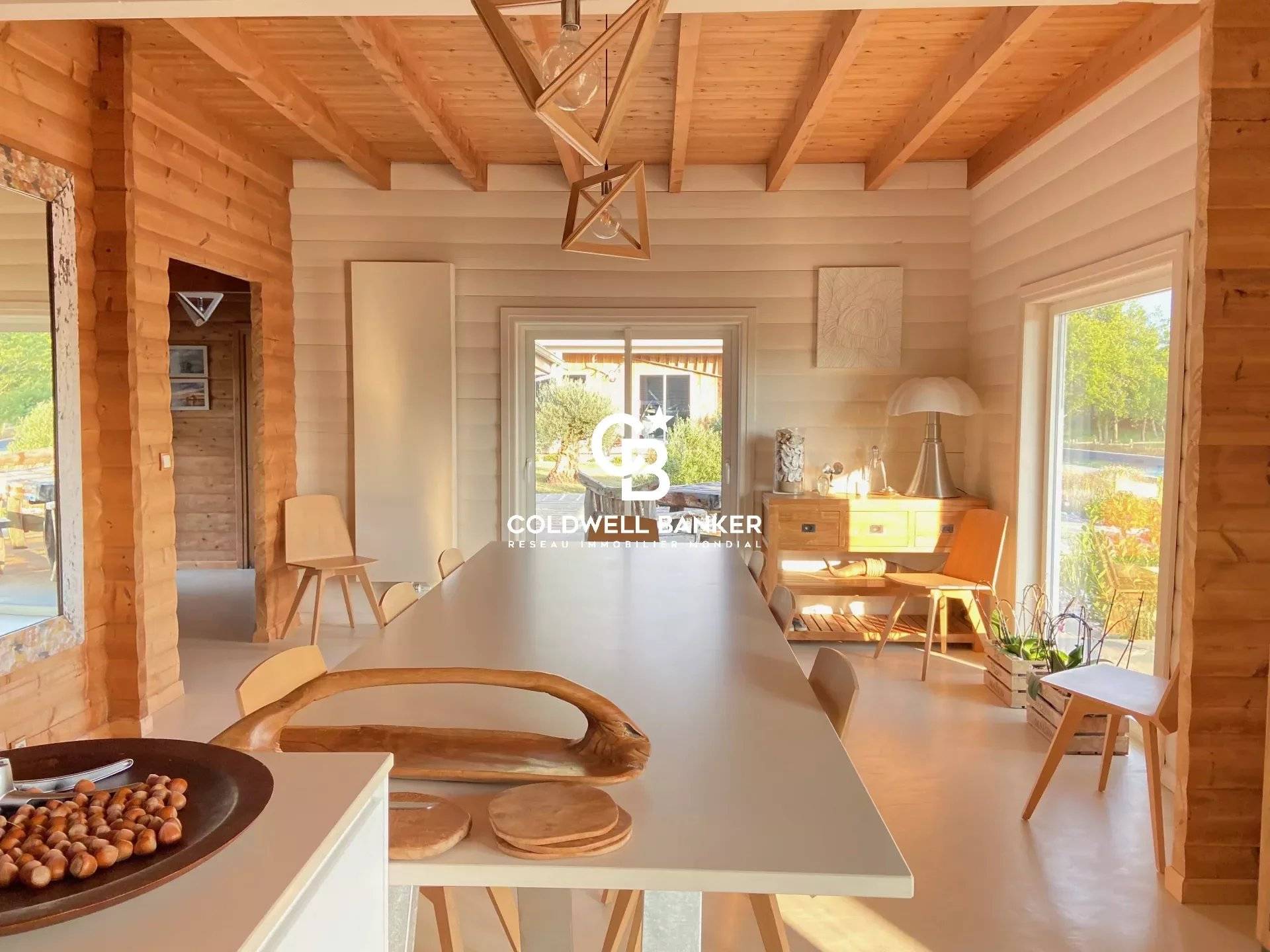 Propriété équestre type ranch sur 54 hectares avec étang à vendre à 30 minutes de Bordeaux