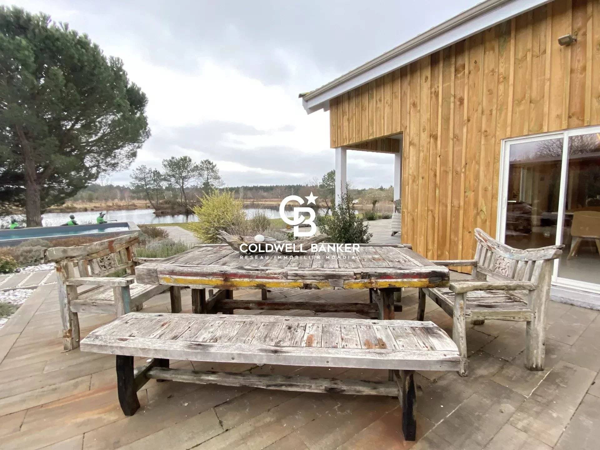 Propriété équestre type ranch sur 54 hectares avec étang à vendre à 30 minutes de Bordeaux