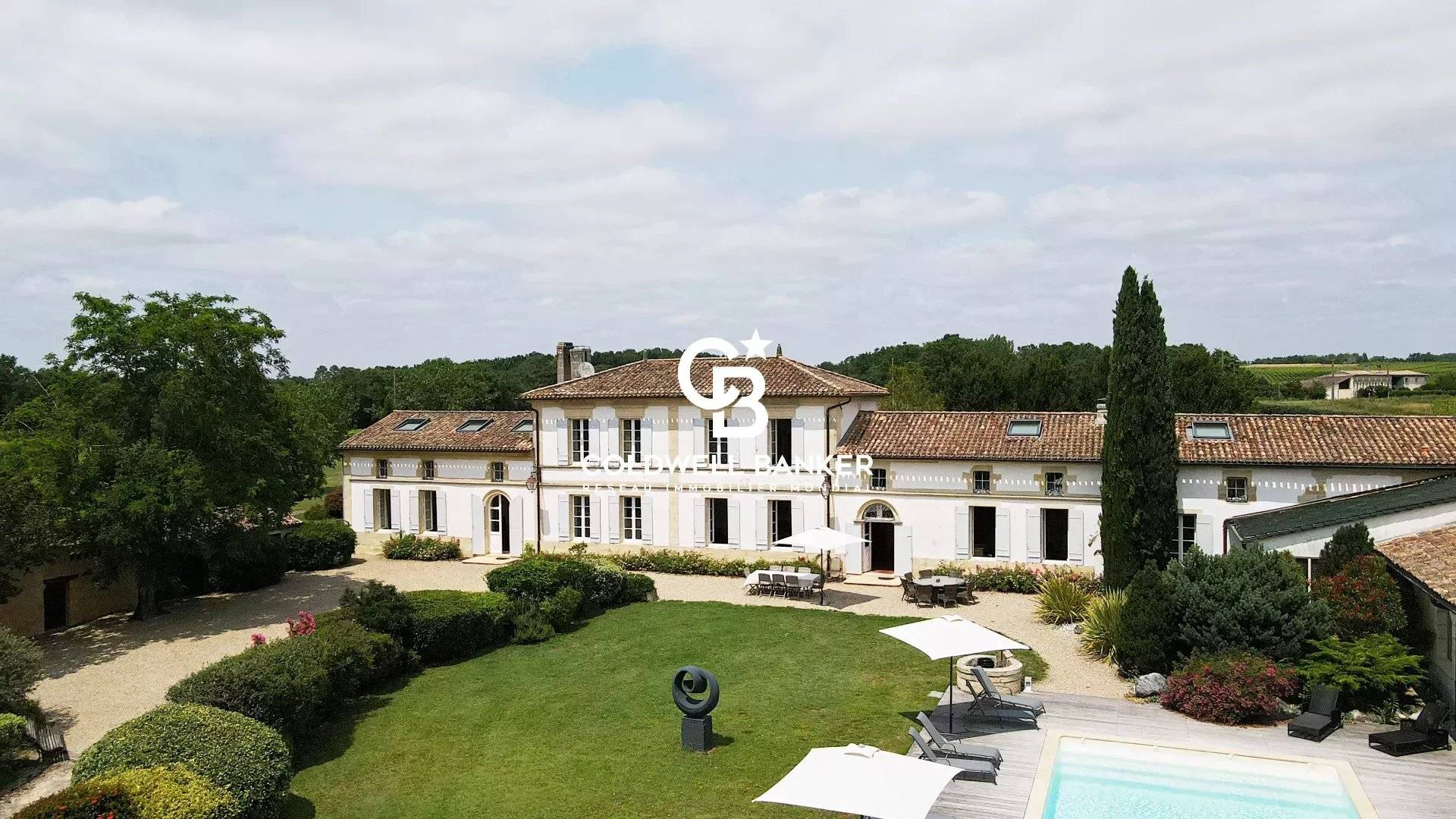 Propriété de luxe avec gîtes et piscine à 30 minutes de Bordeaux Centre