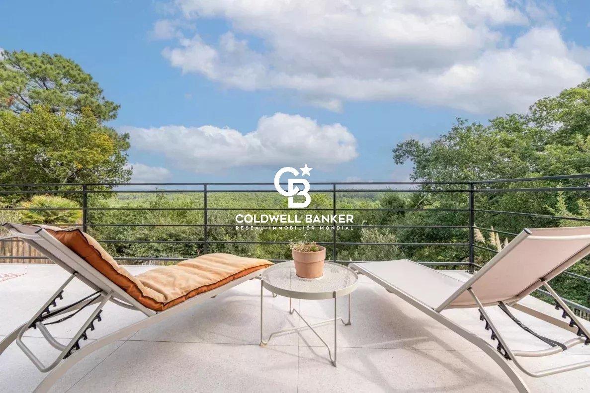 Villa d’exception sur les hauteurs du Pyla – élégance contemporaine et vue panoramique sur la canopée