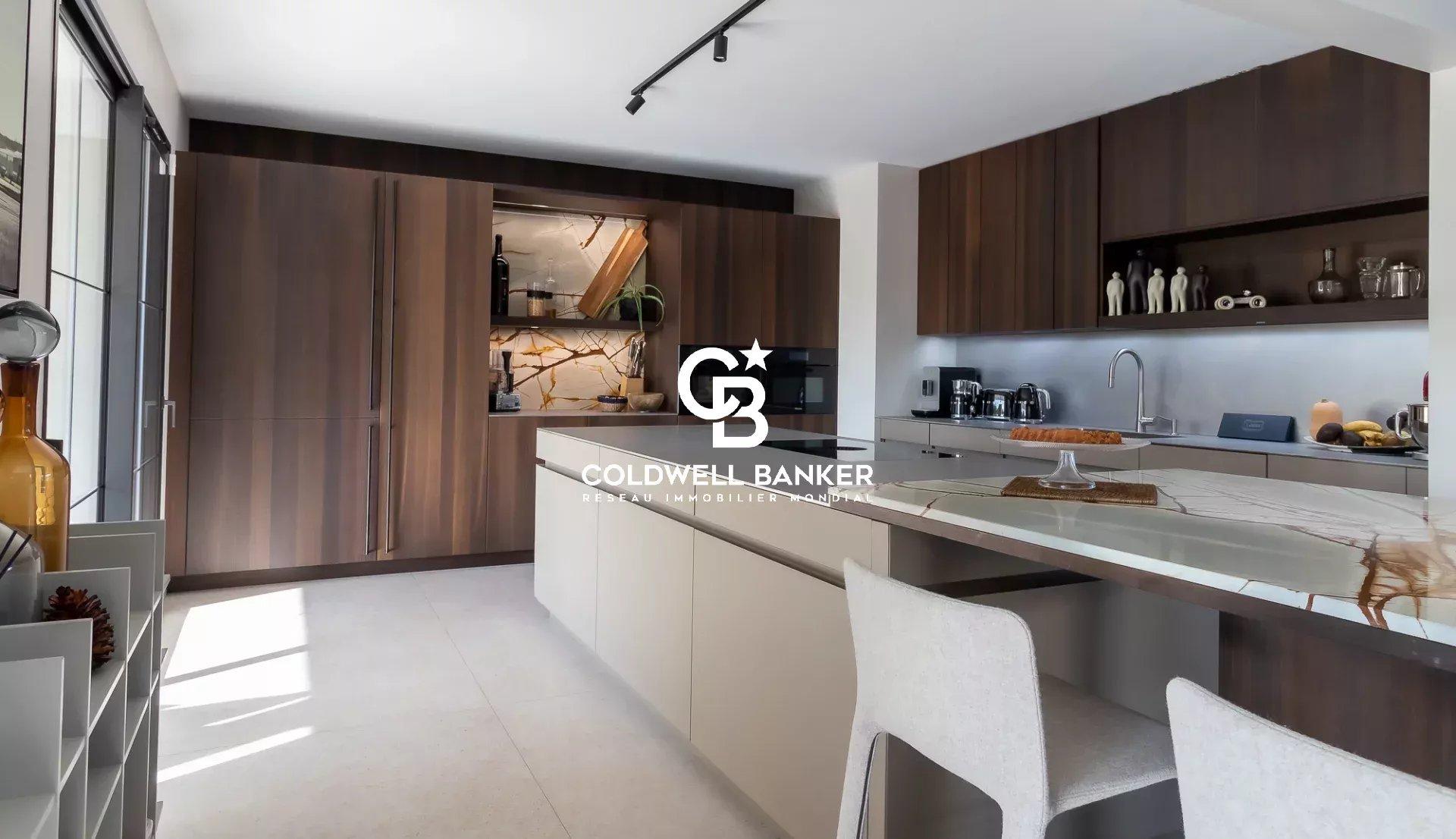 Villa d’exception sur les hauteurs du Pyla – élégance contemporaine et vue panoramique sur la canopée