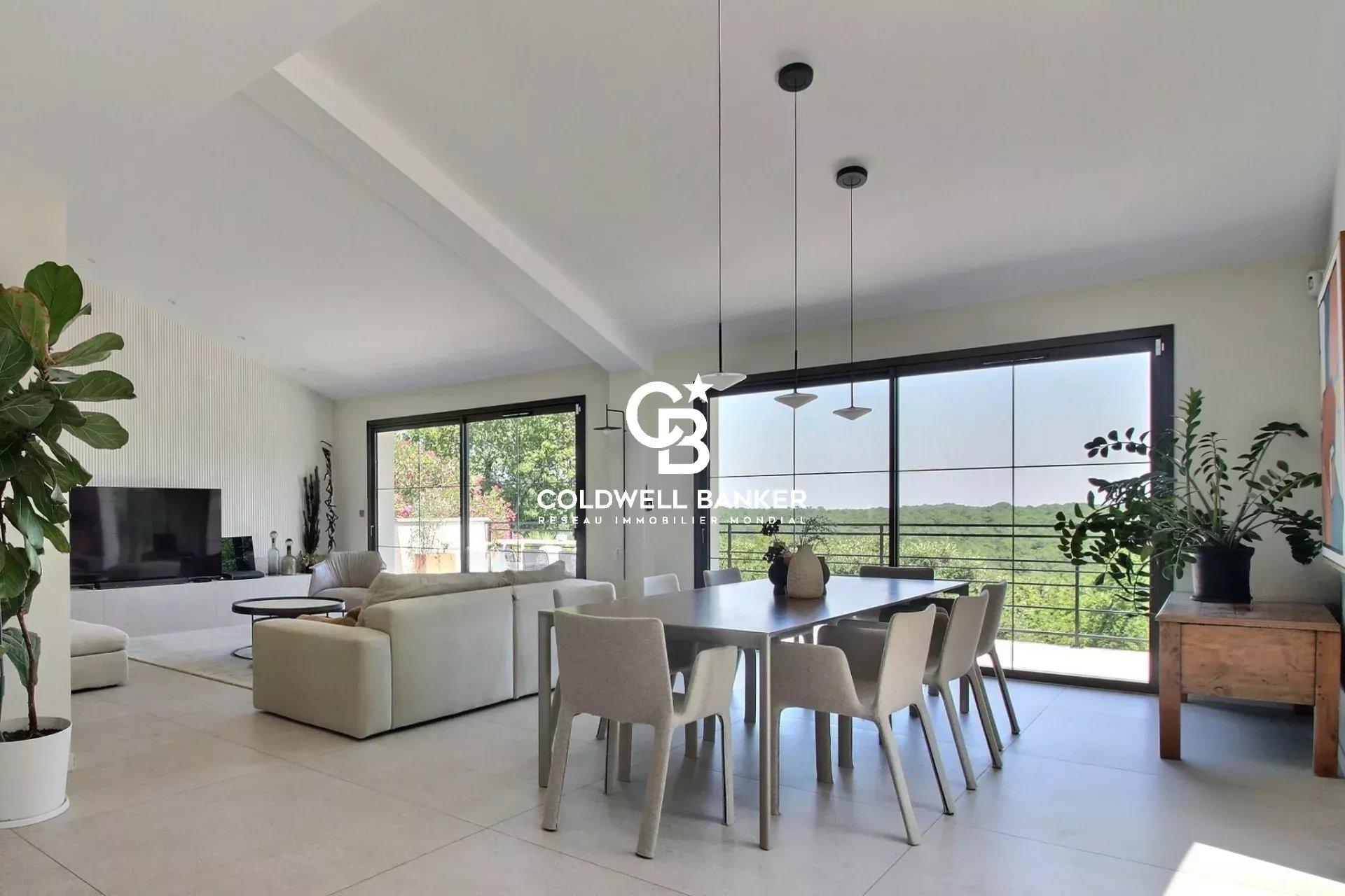 Villa d’exception sur les hauteurs du Pyla – élégance contemporaine et vue panoramique sur la canopée